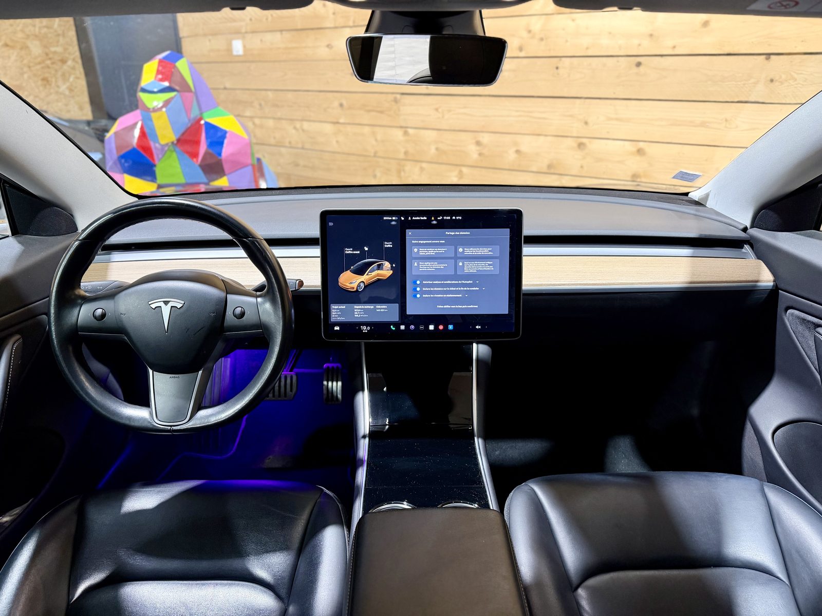 Tesla Model 3 — intérieur cuir noir
